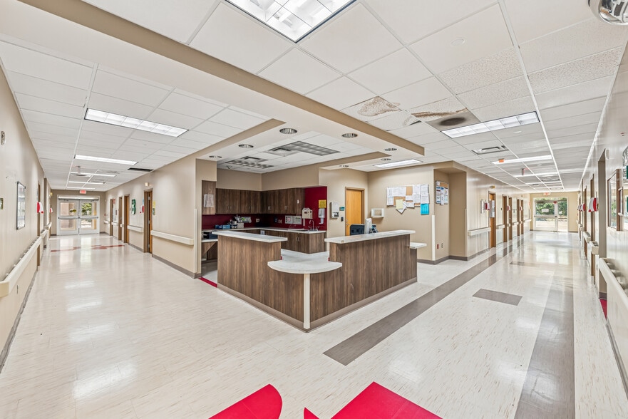 More Photos Of 1017 S Travis Ave, Cleveland Hospital For Sale