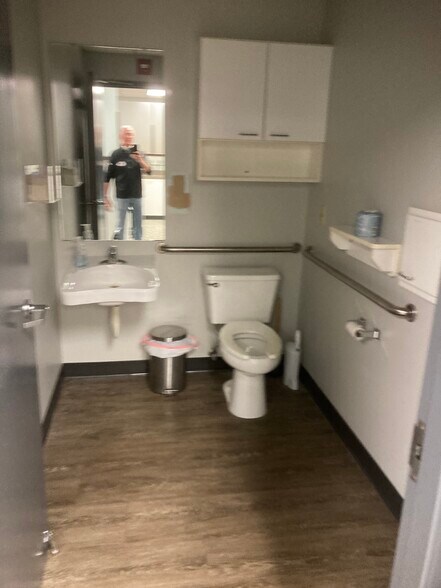 More Photos Of 3510 Clinton Pl, Lawrence Medical For Lease