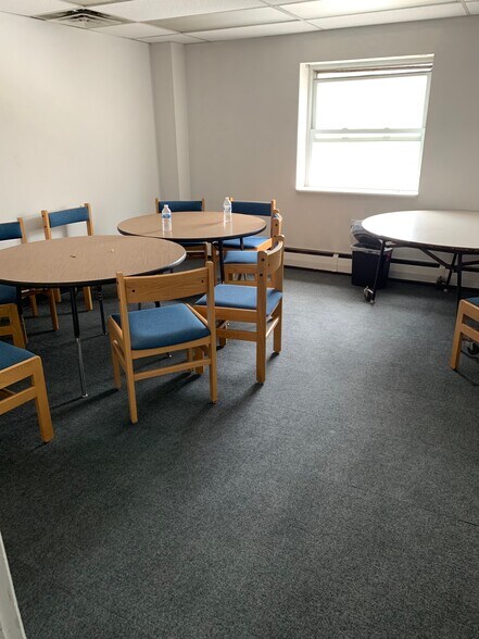 More Photos Of 95 Elmcroft Rd, Stamford Warehouse For Lease