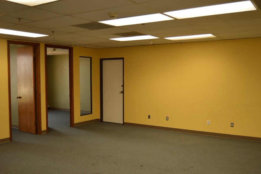 More Photos Of 1075 S Yukon St, Denver Office For Lease