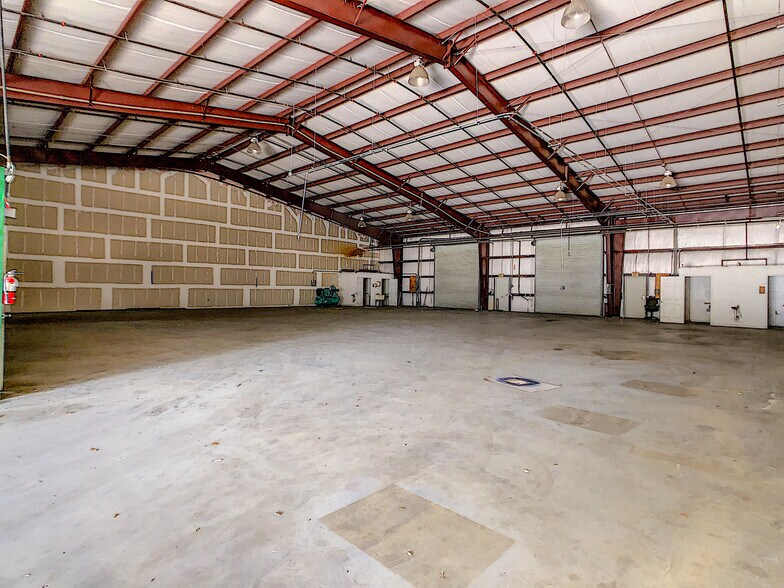 More Photos Of 1857 Patterson Ave, Deland Warehouse For Lease