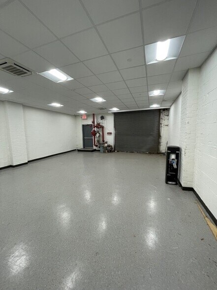 More Photos Of 43-19-43-23 Bell Blvd, Bayside Storefront For Lease