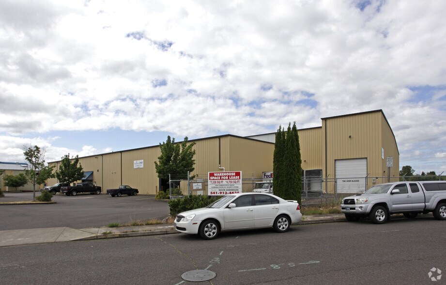 More Photos Of 20 Grimes St, Eugene Warehouse For Lease