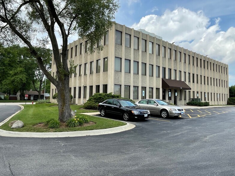More Photos Of 115 S Wilke Rd, Arlington Heights Medical For Lease