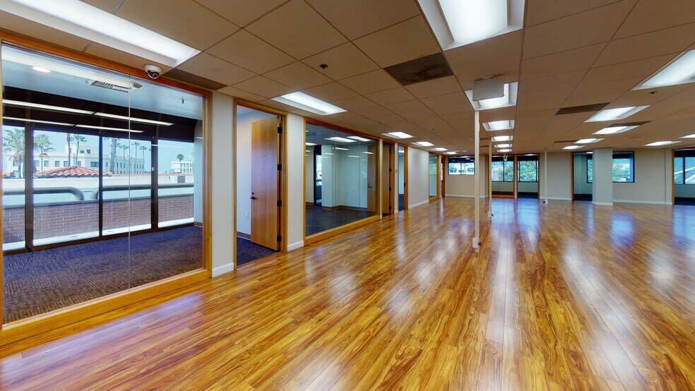 More Photos Of 7855 Fay Ave, La Jolla Medical For Lease