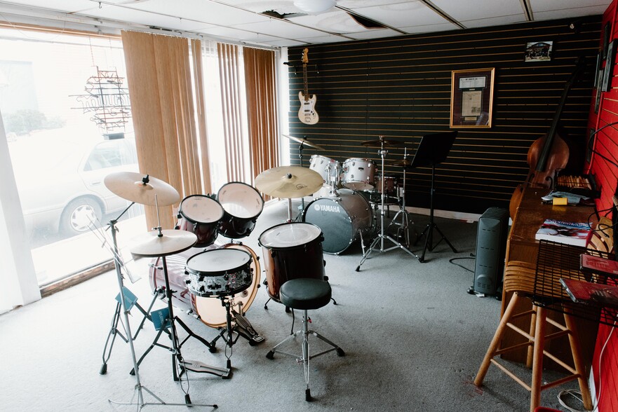 More Photos Of 920 S Chapman St, Greensboro Storefront For Lease