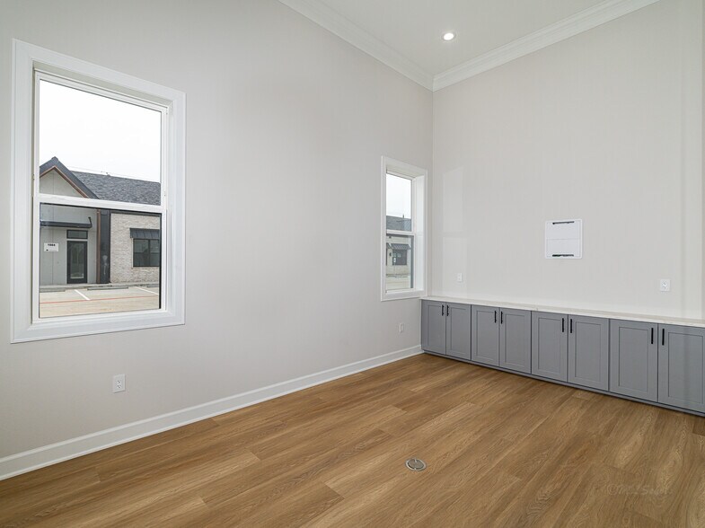 More Photos Of 1325 Main St, Katy Office Residential For Sale