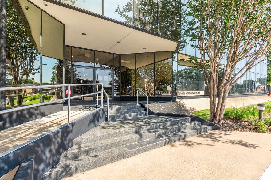 More Photos Of 7600 W Tidwell Rd, Houston Office For Lease