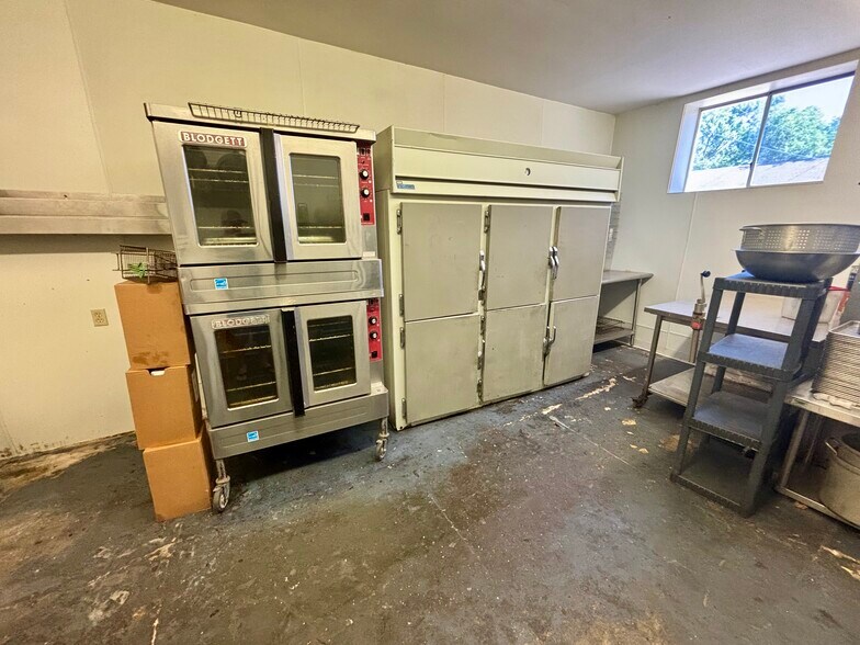 More Photos Of 106 E 4th St, Washington Restaurant For Sale