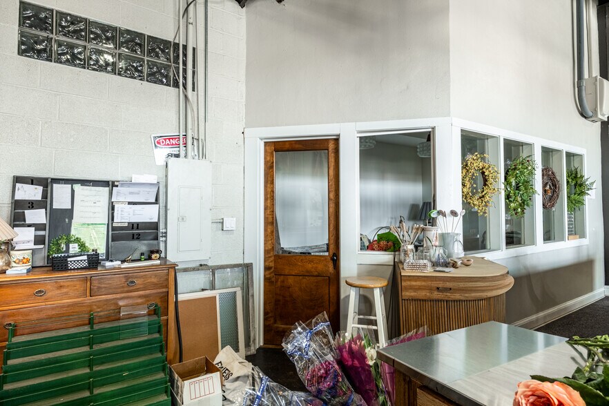 More Photos Of 119 N Jackson St, Perryville General Retail For Sale