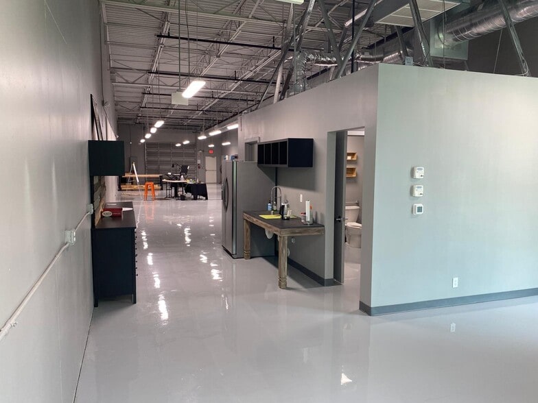 More Photos Of 2800 W State Road 84, Fort Lauderdale Showroom For Sale