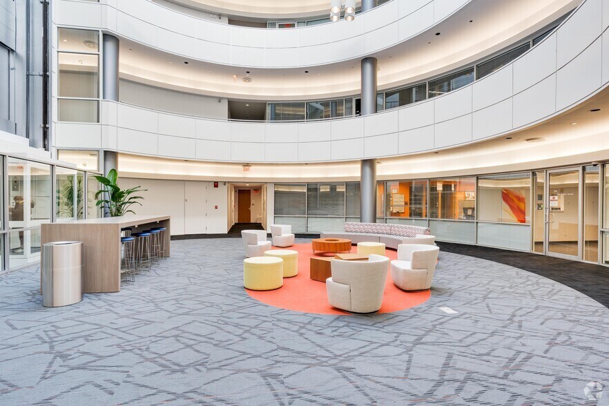 More Photos Of 2 Transam Plaza Dr, Oakbrook Terrace Office For Lease