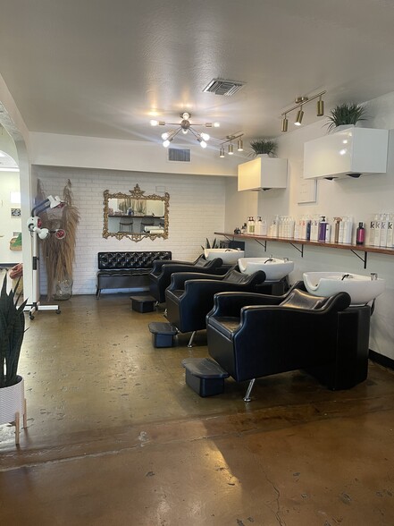 More Photos Of 2546 E Indian School Rd, Phoenix Storefront Retail Office For Lease