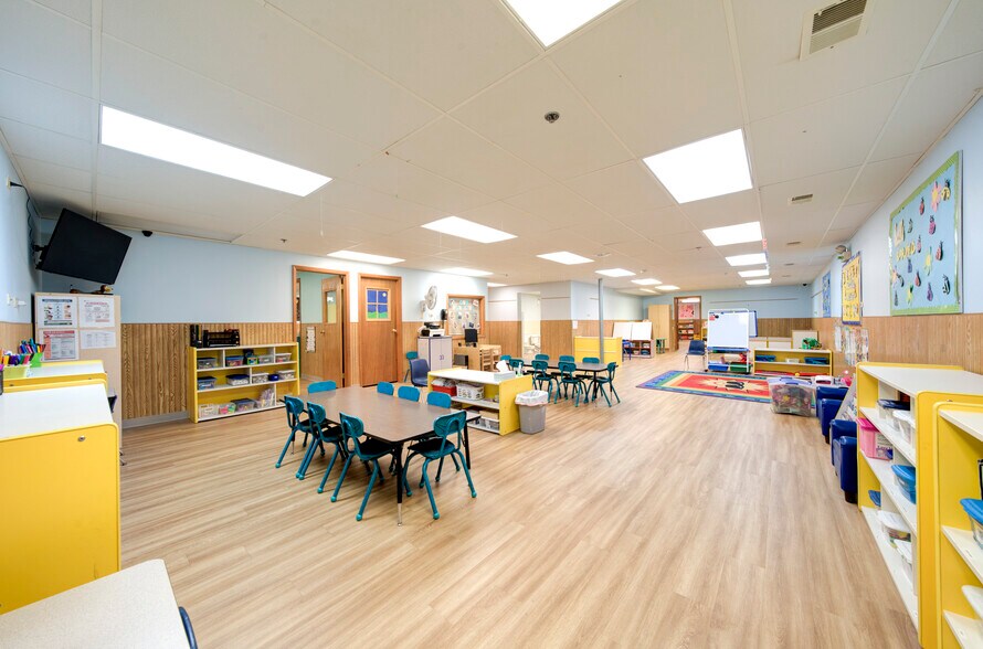 More Photos Of 5500 147th St, Oak Forest Daycare Center For Sale