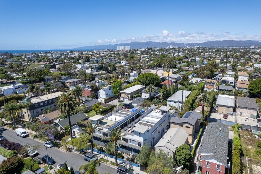 More Photos Of 621 San Juan Ave, Venice Apartments For Sale