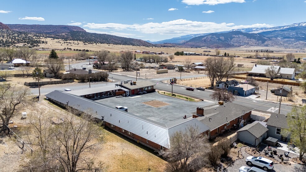 More Photos Of 91 E Main St, Bicknell Hotel For Sale