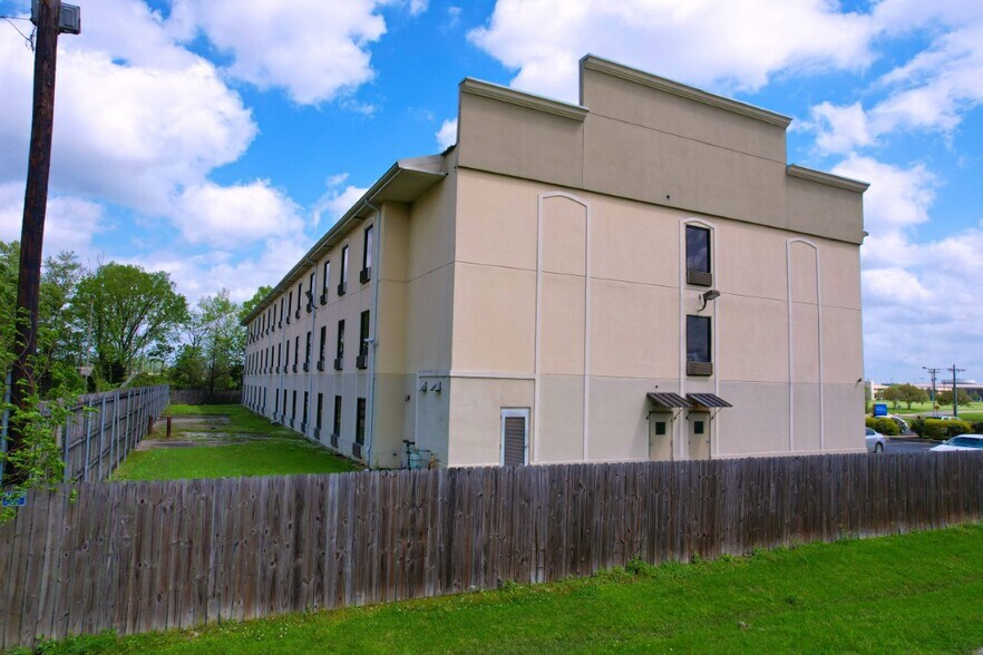 More Photos Of 2949 Varsity St, Baton Rouge Hotel For Sale