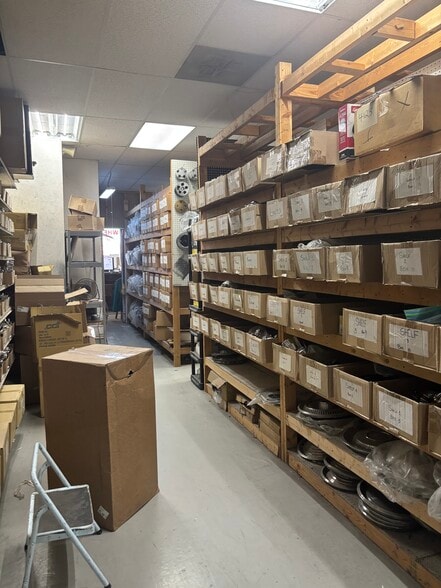 More Photos Of 13604-13628 S Cicero Ave, Crestwood Unknown For Lease