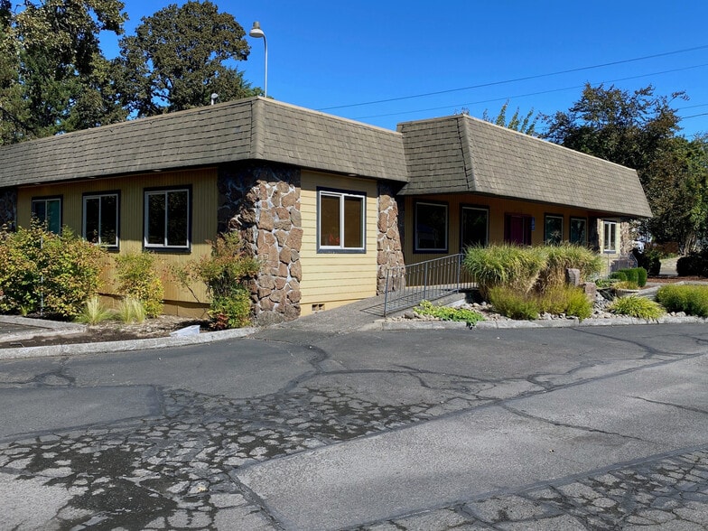 More Photos Of 13033 SE Rusk Rd, Portland Office For Sale