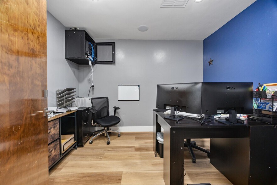 More Photos Of 9831 Rosedale Hwy, Bakersfield Office For Sale
