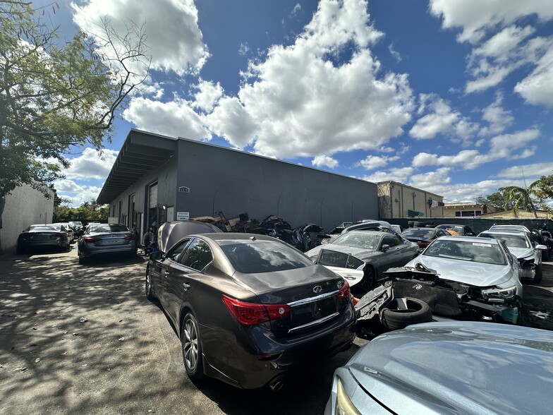 Primary Photo Of 5818 SW 25th St, West Park Warehouse For Lease