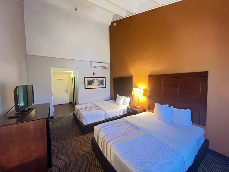 More Photos Of 560 Silverthorne Ln, Silverthorne Hotel For Sale