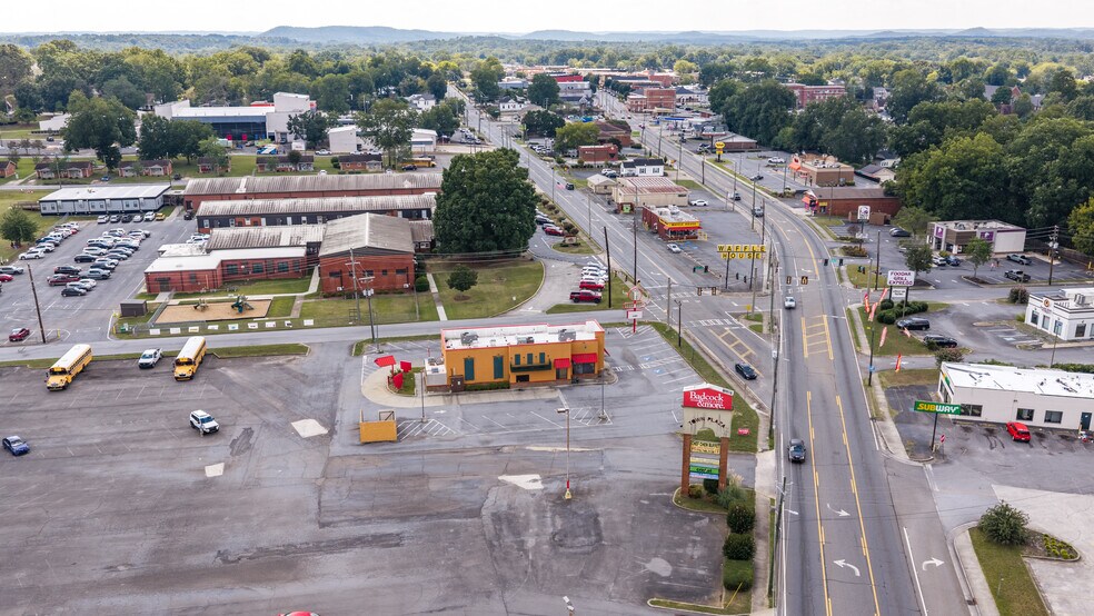 More Photos Of 302 N Main St, Cedartown Freestanding For Lease