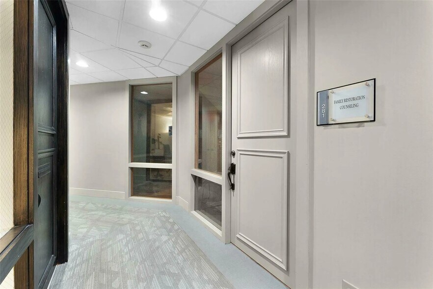 More Photos Of 8330-8350 Meadow Rd, Dallas Office For Sale