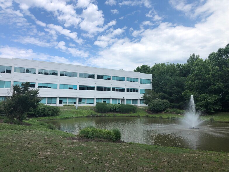 More Photos Of 100 Commerce Dr, Newark Office For Lease