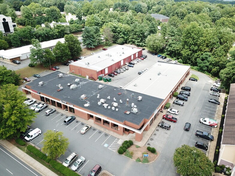 More Photos Of 370-386 Greenbrier Dr, Charlottesville Flex For Lease
