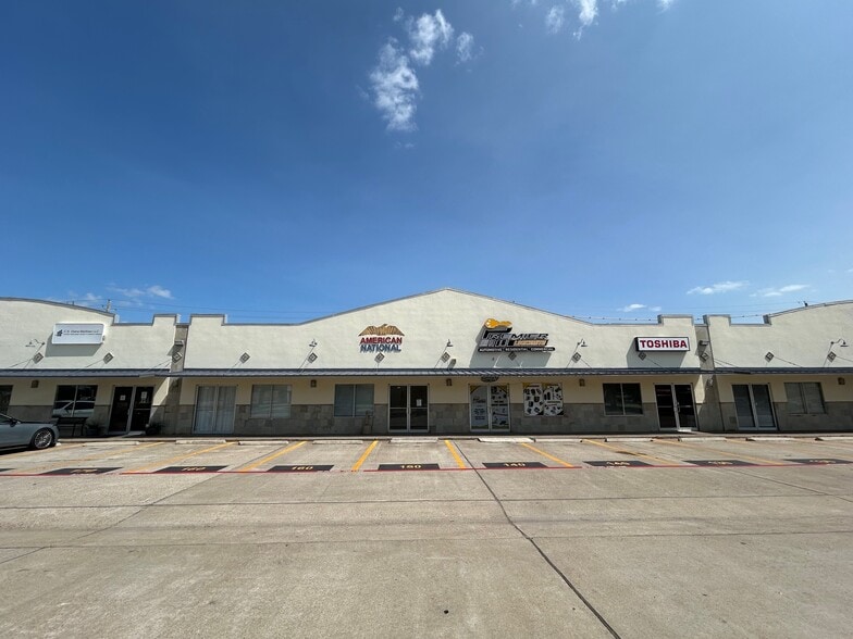 More Photos Of 9803 Sterling Loop, Laredo Storefront Retail Office For Sale