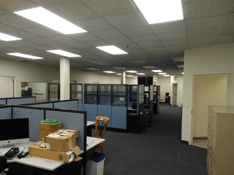 More Photos Of 4333 Veterans Memorial Hwy, Holbrook Distribution For Lease