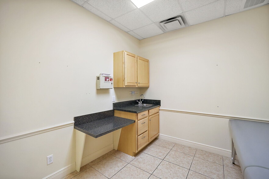 More Photos Of 3651 Lake Center Dr, Mount Dora Medical For Sale