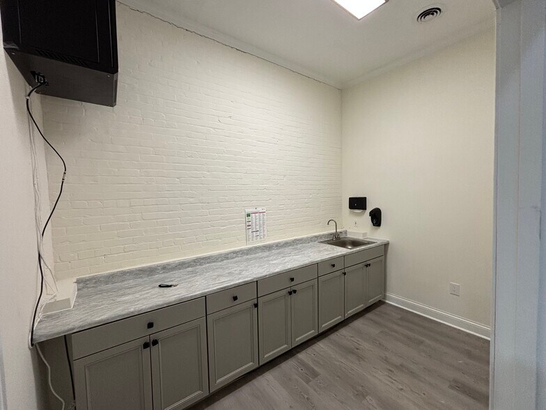 More Photos Of 129-131 S Broad St, Clinton Storefront Retail Office For Sale