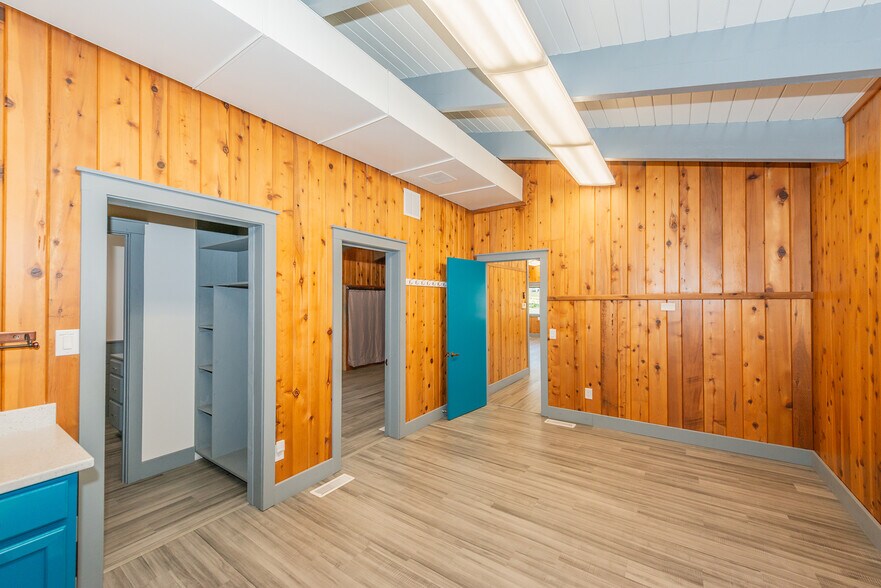 More Photos Of 30890 CA-3, Weaverville Office For Sale