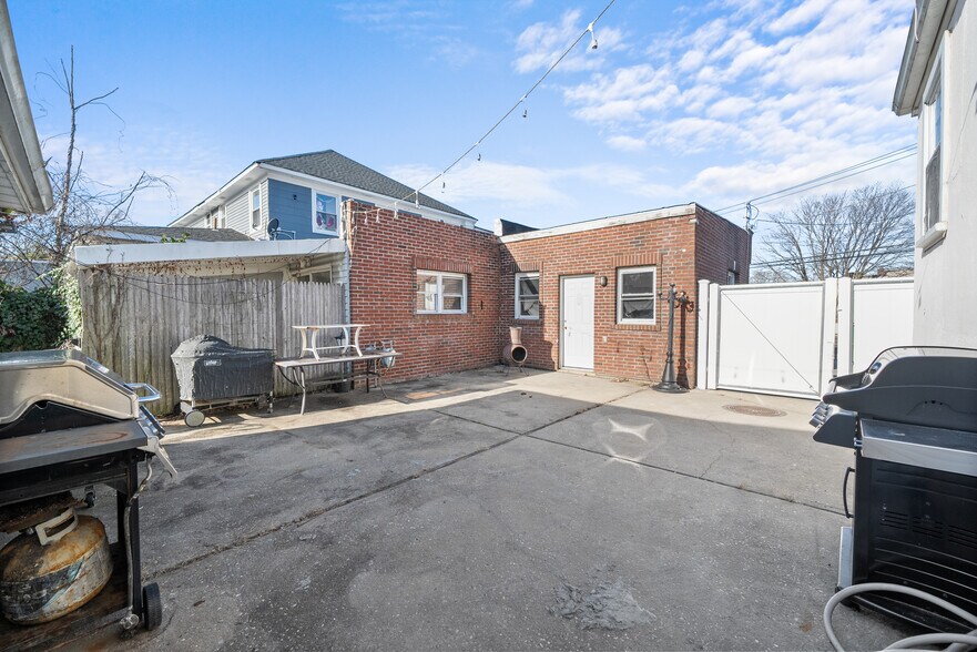 More Photos Of 70 Park Ave, Bay Shore Multifamily For Sale