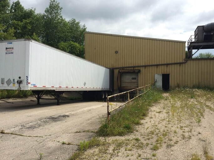 More Photos Of 300 Commerce St, Belgium Manufacturing For Sale