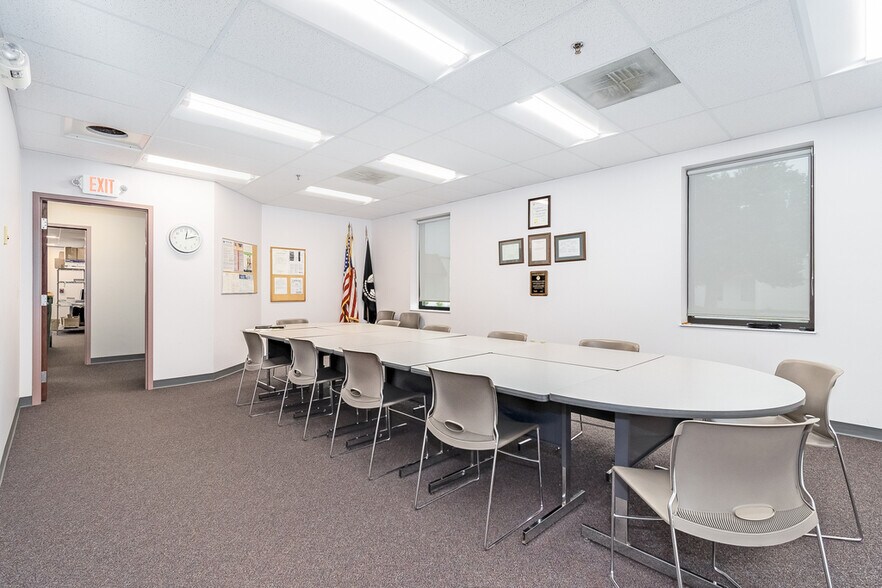 More Photos Of 355 Smoke Tree Plaza Dr, North Aurora Office For Lease