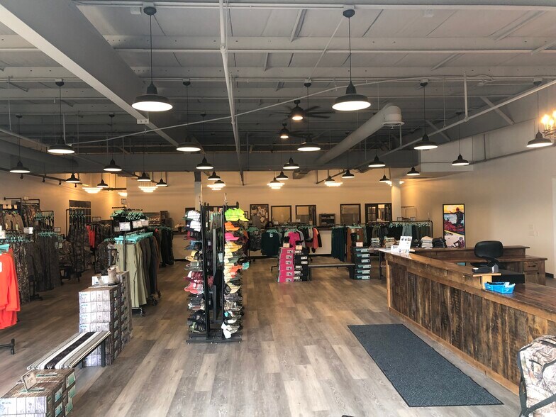 More Photos Of 4630-4672 E Washington Ave, Madison Freestanding For Lease