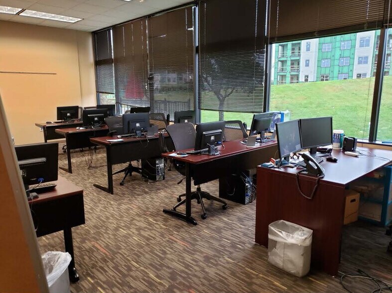 More Photos Of 13160 Foster St, Overland Park Office For Lease