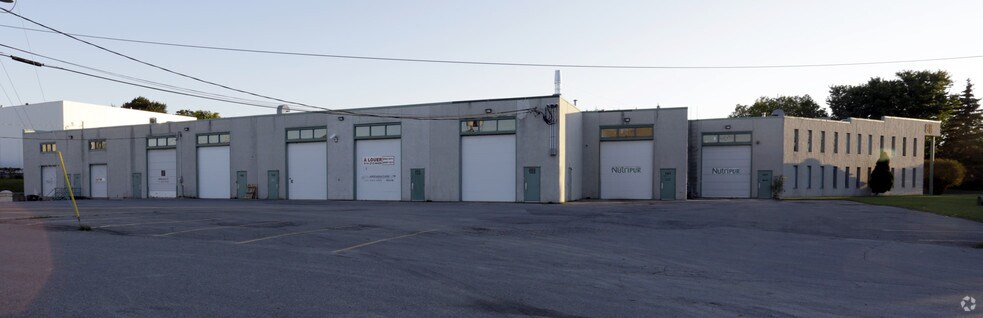 More Photos Of 86 Boul des Entreprises, Boisbriand Warehouse For Sale