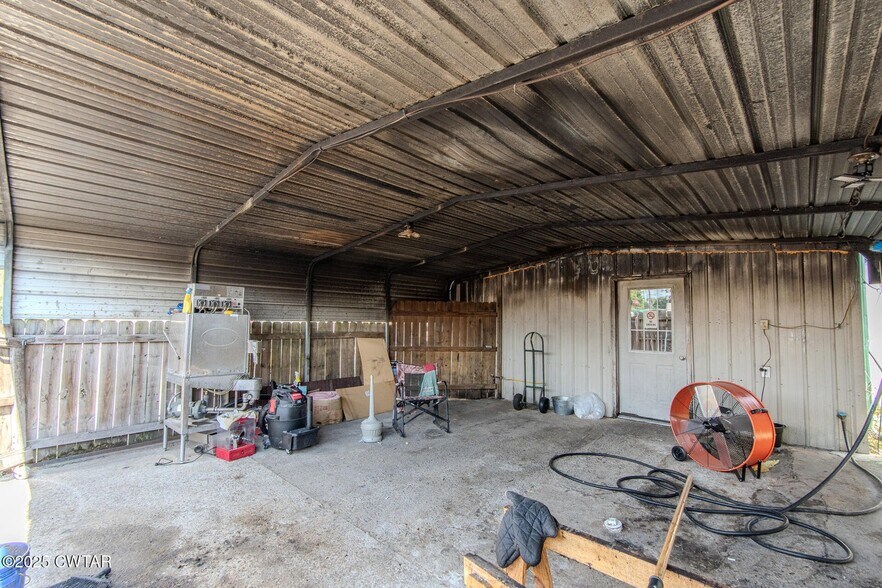 More Photos Of 225 N Front St, Halls General Retail For Sale