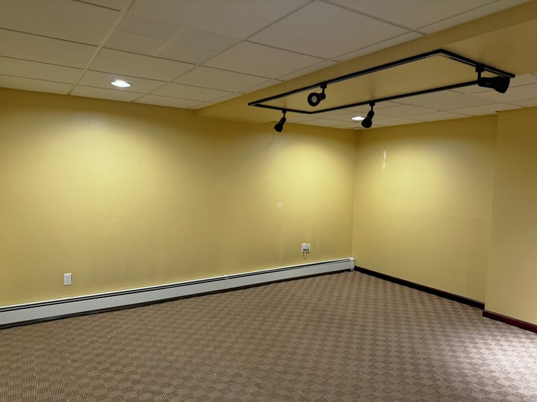 More Photos Of 653-659 Old Country Rd, Westbury Unknown For Lease