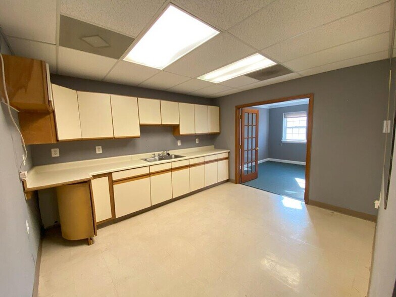 More Photos Of 9411-9417 West St, Manassas Office For Lease