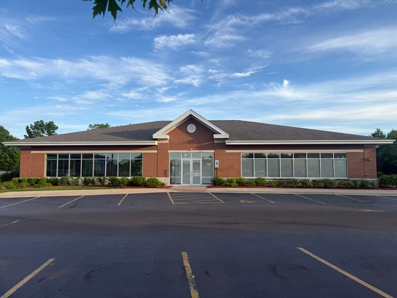 Primary Photo Of 900 S Milwaukee Ave, Vernon Hills Freestanding For Lease