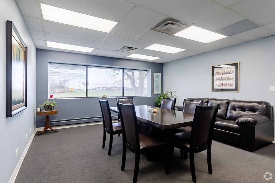 More Photos Of 20280 Governors Dr, Olympia Fields Unknown For Lease