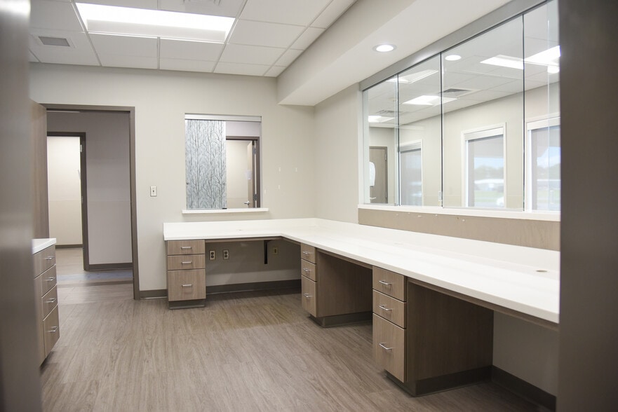More Photos Of 1635 Highway 31, Hartselle Medical For Sale