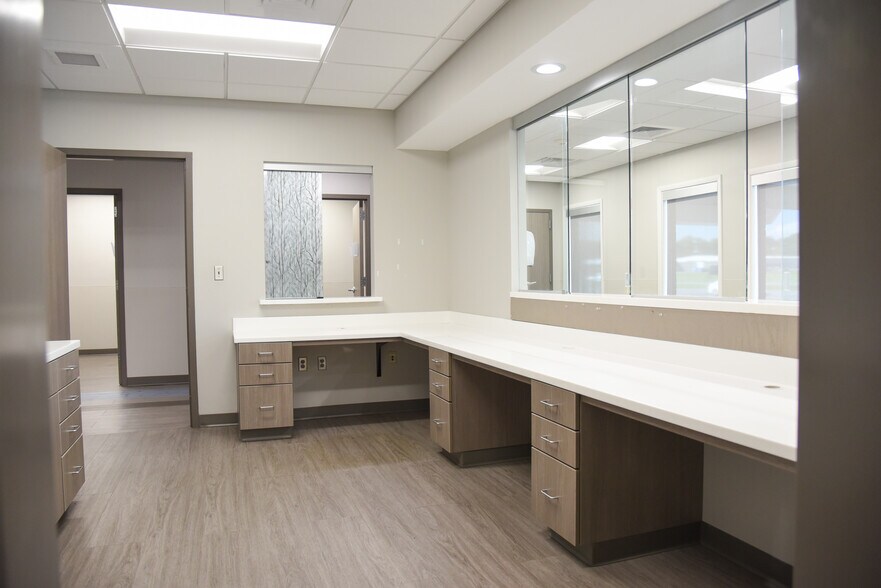 More Photos Of 1635 Highway 31, Hartselle Medical For Lease
