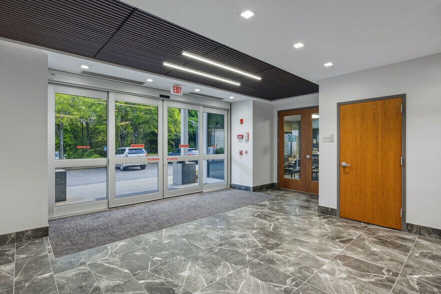 More Photos Of 1835 Savoy Dr, Atlanta Medical For Lease