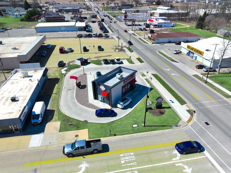 More Photos Of 901 W Platt St, Maquoketa Service Station For Sale